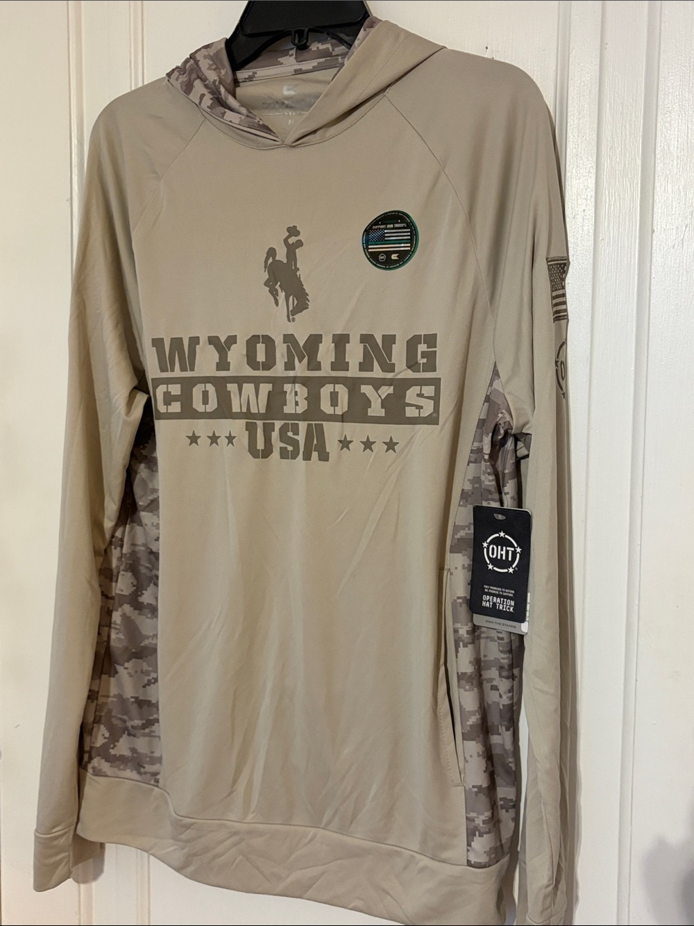 NWT University of Wyoming Cowboys USA Men's Hooded Performance Shirt - Tan
